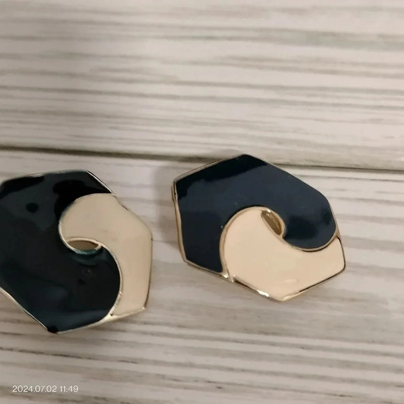 Vintage Octagon Blue Cream Enamel Swirl Clip On Earrings Retro Boho - Picture 2 of 8